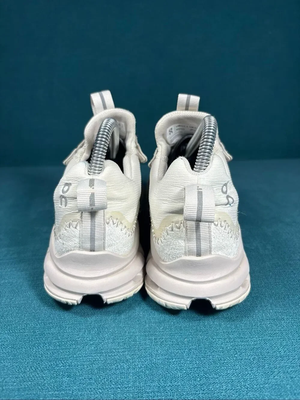 On Cloudaway Womens 8.5 Undyed White Speed Lacing Sneakers Shoes 49.98945